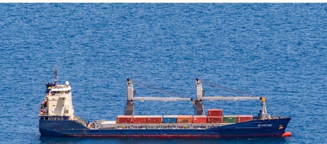 España impide hacer escala a un barco que llevaba armas contra Hamás