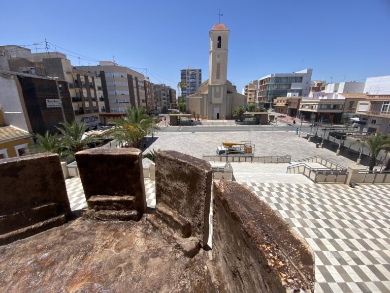 La ONG que acogió a los inmigrantes ilegales en un hotel de Guardamar recibió más de 50 millones del Gobierno