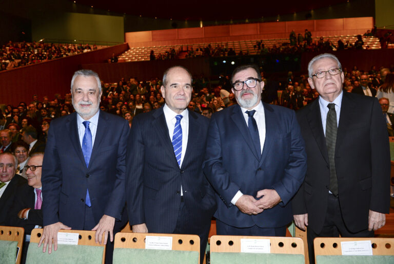 El PSOE registra once querellas contra dirigentes del PP y Vox por acusarlo de robar en los ERE
