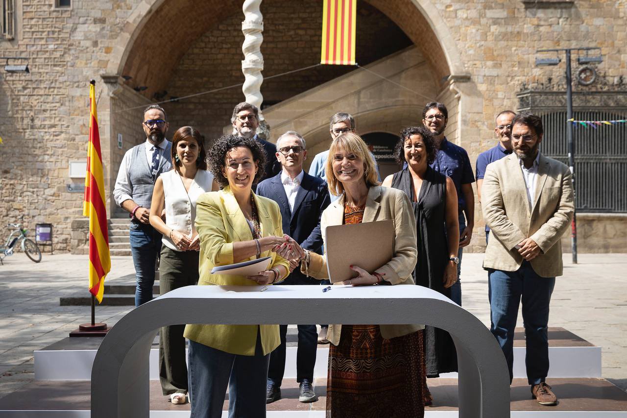 El PSOE esconde la bandera de España en el acuerdo con ERC