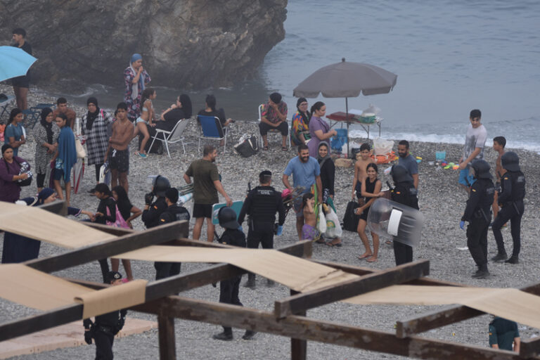 Avalancha de inmigrantes en El Tarajal, Ceuta