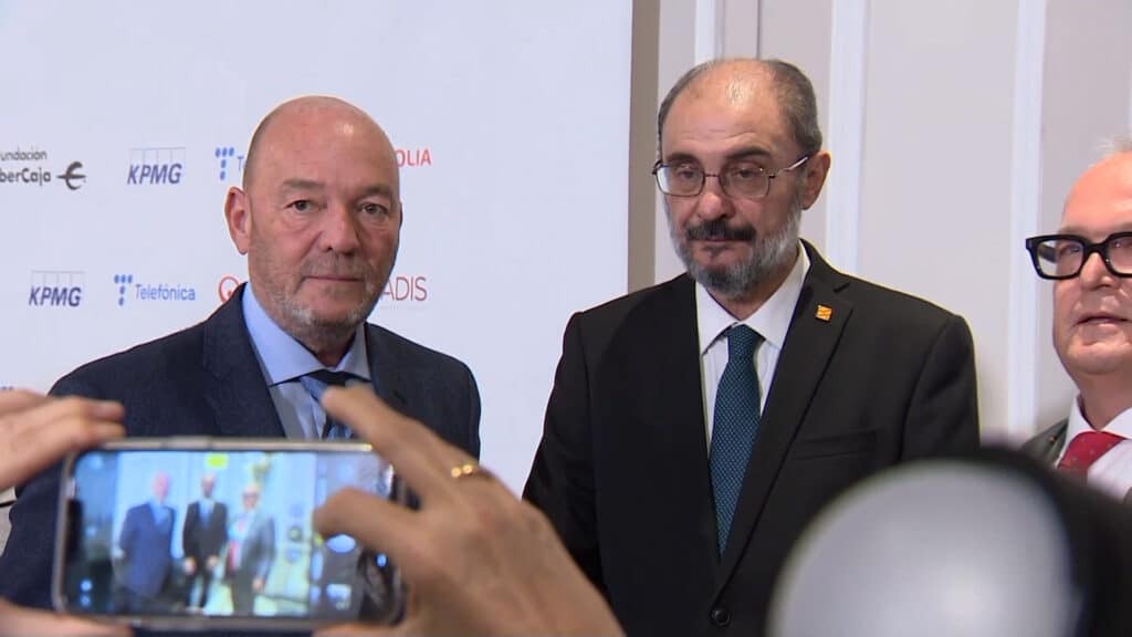 Javier Lambán rompe la disciplina del PSOE y se ausenta en votación clave contra el cupo catalán