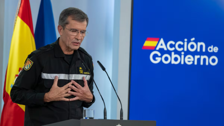 El Gobierno saca al general de la UME a dar la cara