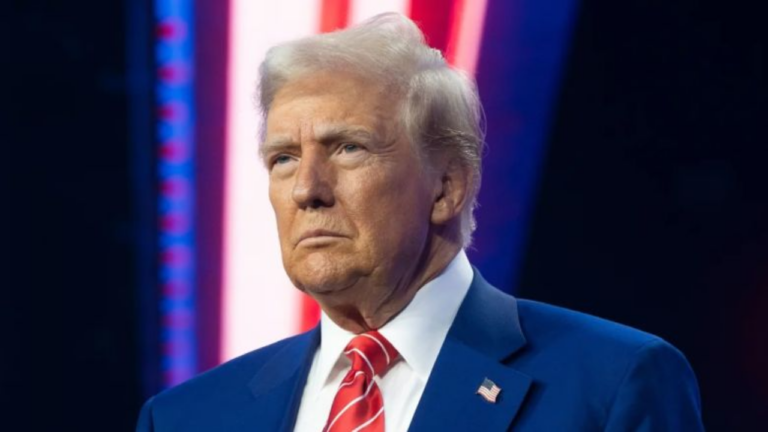 Trump promete "acabar con la locura transgénero" desde el primer día de su mandato