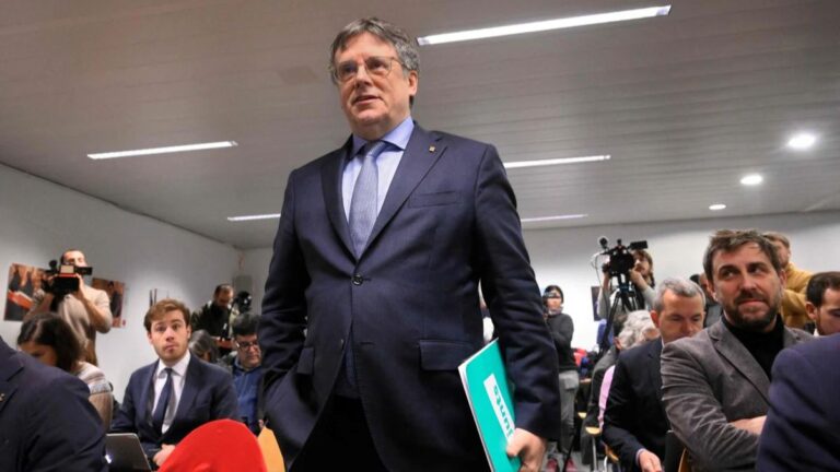 Puigdemont pide que Sánchez se someta a una cuestión de confianza