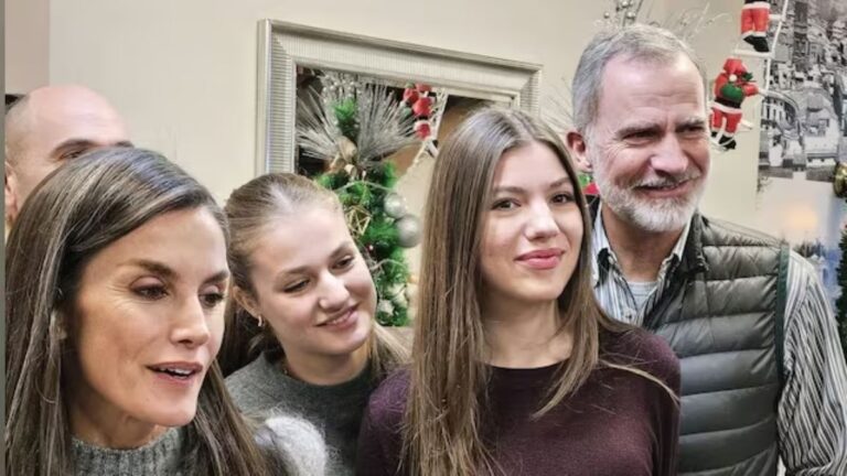 Los Reyes visitan por sorpresa cuatro localidades afectadas por la DANA