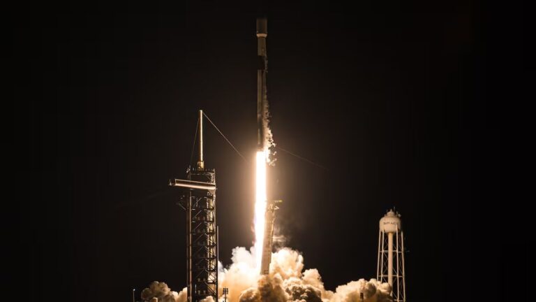 España pone en órbita un satélite con la ayuda de Elon Musk
