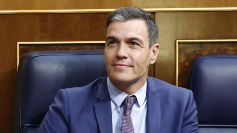 Sánchez miente hasta en su fecha de nacimiento