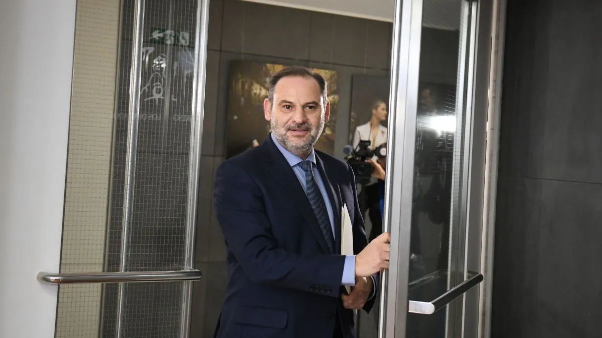 Transportes se niega a detallar por qué gastó Ábalos 10.500 euros en supermercados