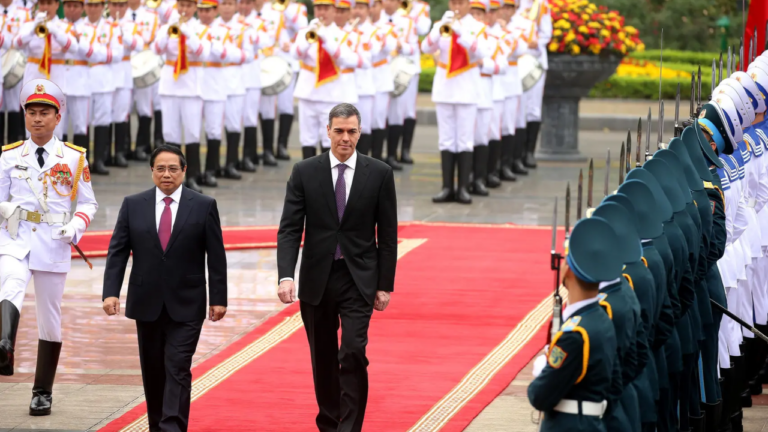 Sánchez homenajea a un asesino de masas.