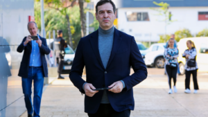 Último trámite antes de sentar a David Sánchez en el banquillo.