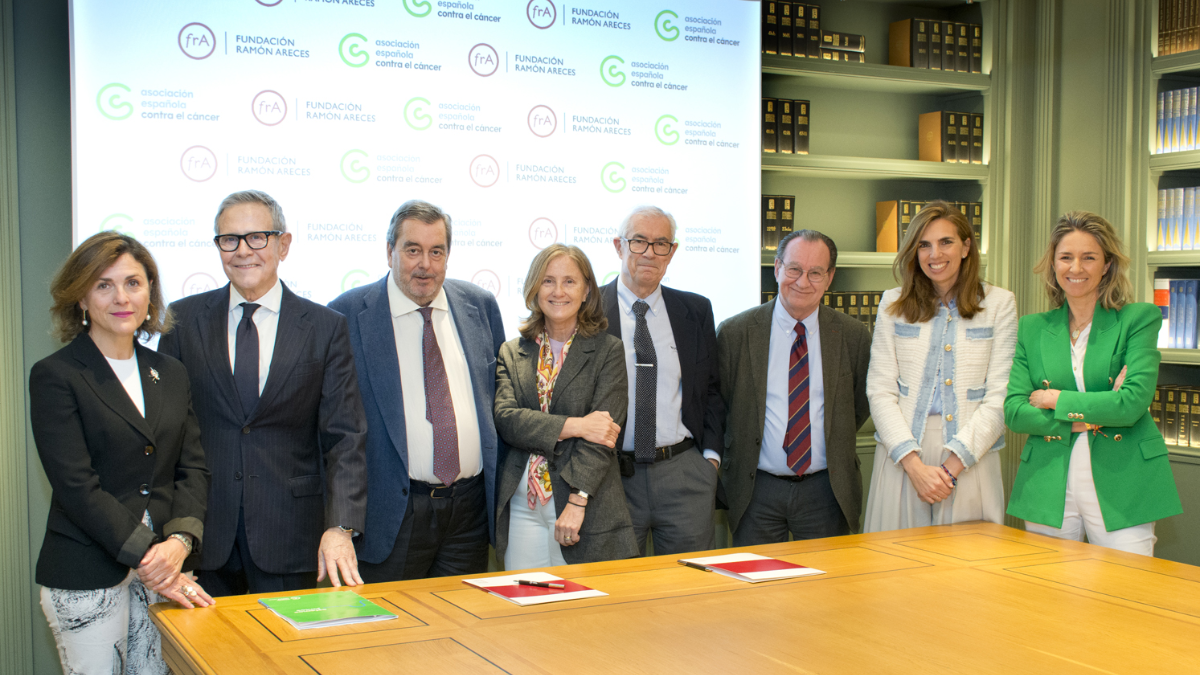 La Asociación Española Contra el Cáncer y la Fundación Ramón Areces firman un acuerdo para impulsar la investigación en cáncer