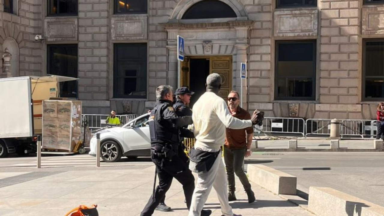 Antonio Maestre agrede a Bertrand Ndongo