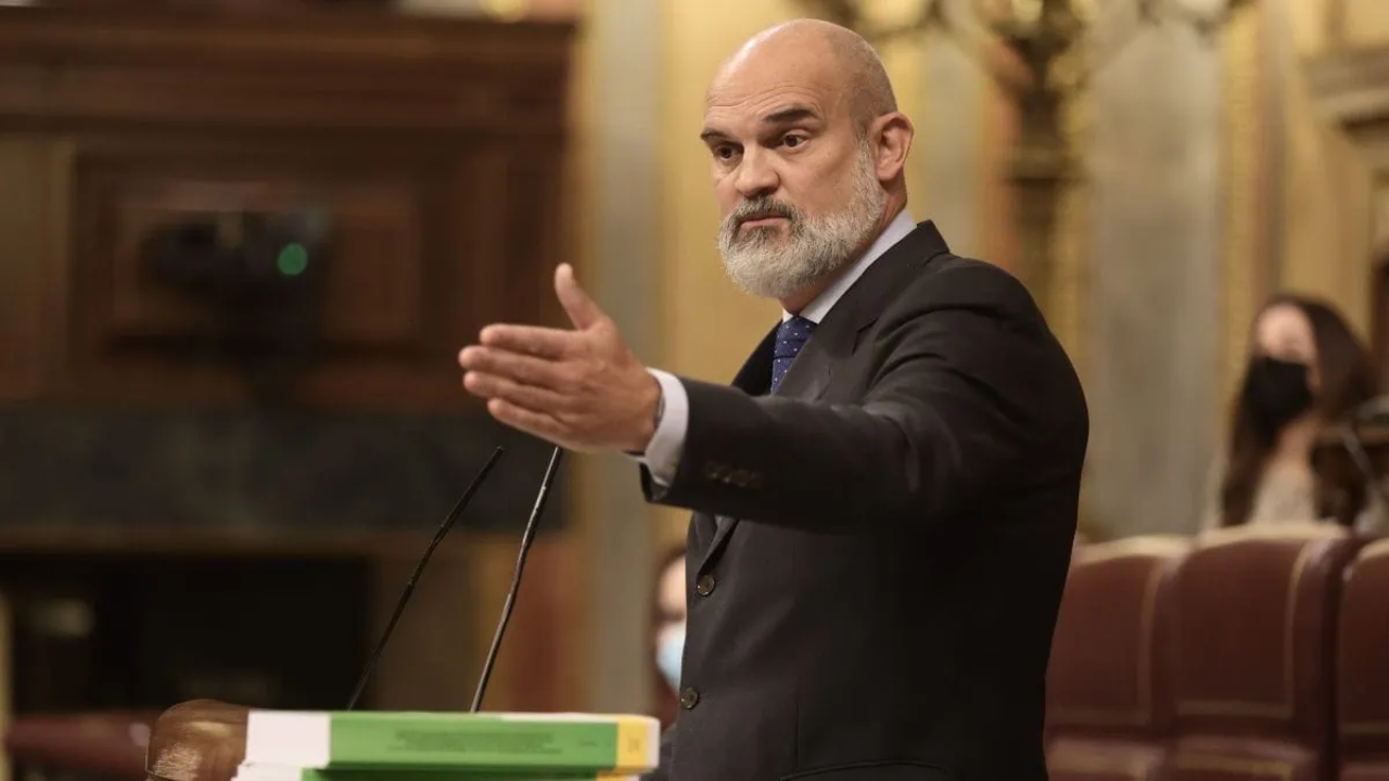 Los diputados de Vox abandonan la asamblea de Extremadura en protesta por la toma de posesión de Gallardo