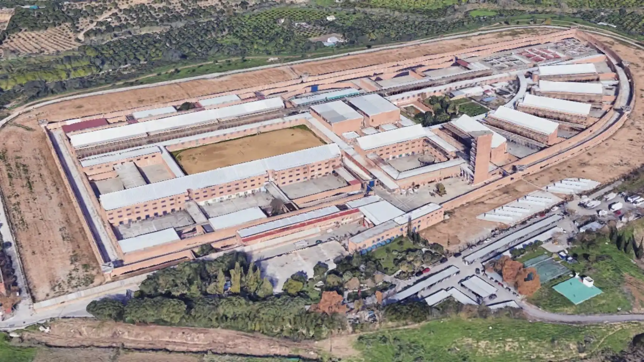 La prisión de Alhaurín de la Torre (Málaga), en alerta tras el uso de drones para introducir droga.