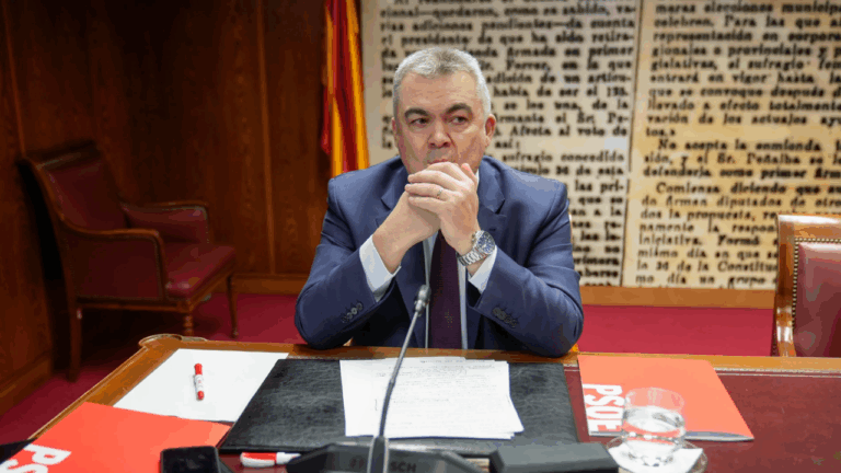 Cerdán vacía su despacho