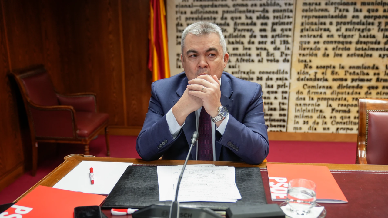 Cerdán vacía su despacho