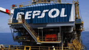 Repsol deja de exportar petróleo venezolano a España tras el veto de Trump