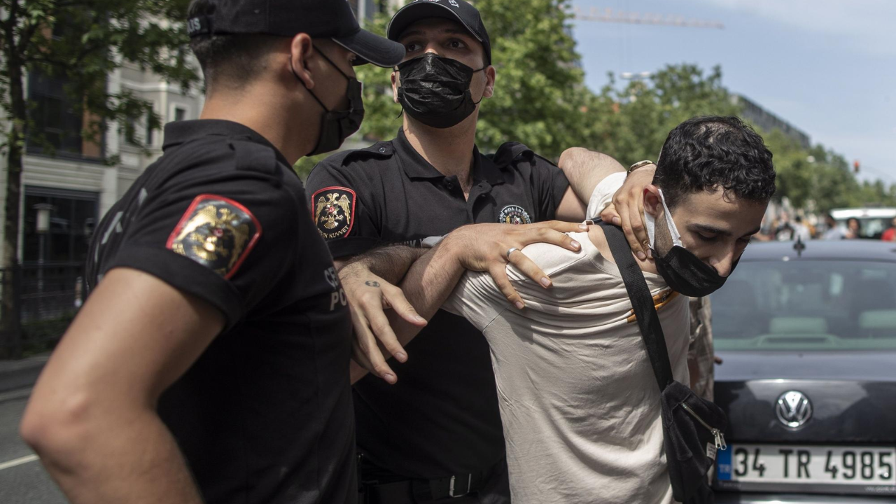 Al menos 30 detenidos en Turquía por participar en una marcha del Orgullo prohibida por Erdogan