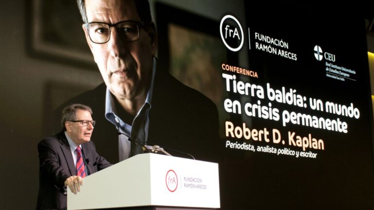 Robert D. Kaplan: “Estados Unidos, Rusia y China están en clara decadencia”