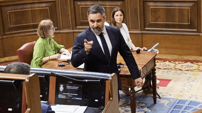 Vox se querella contra Sánchez por revelación de secretos y encubrimiento