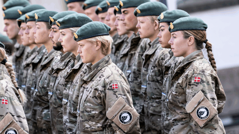 Dinamarca ha incluido por primera vez a las mujeres en el servicio militar obligatorio