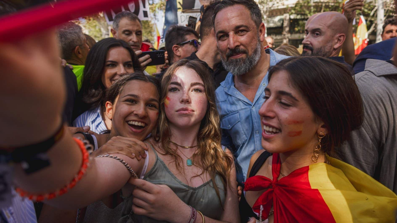 Vox se consolida como primera fuerza política entre los menores de 45 años