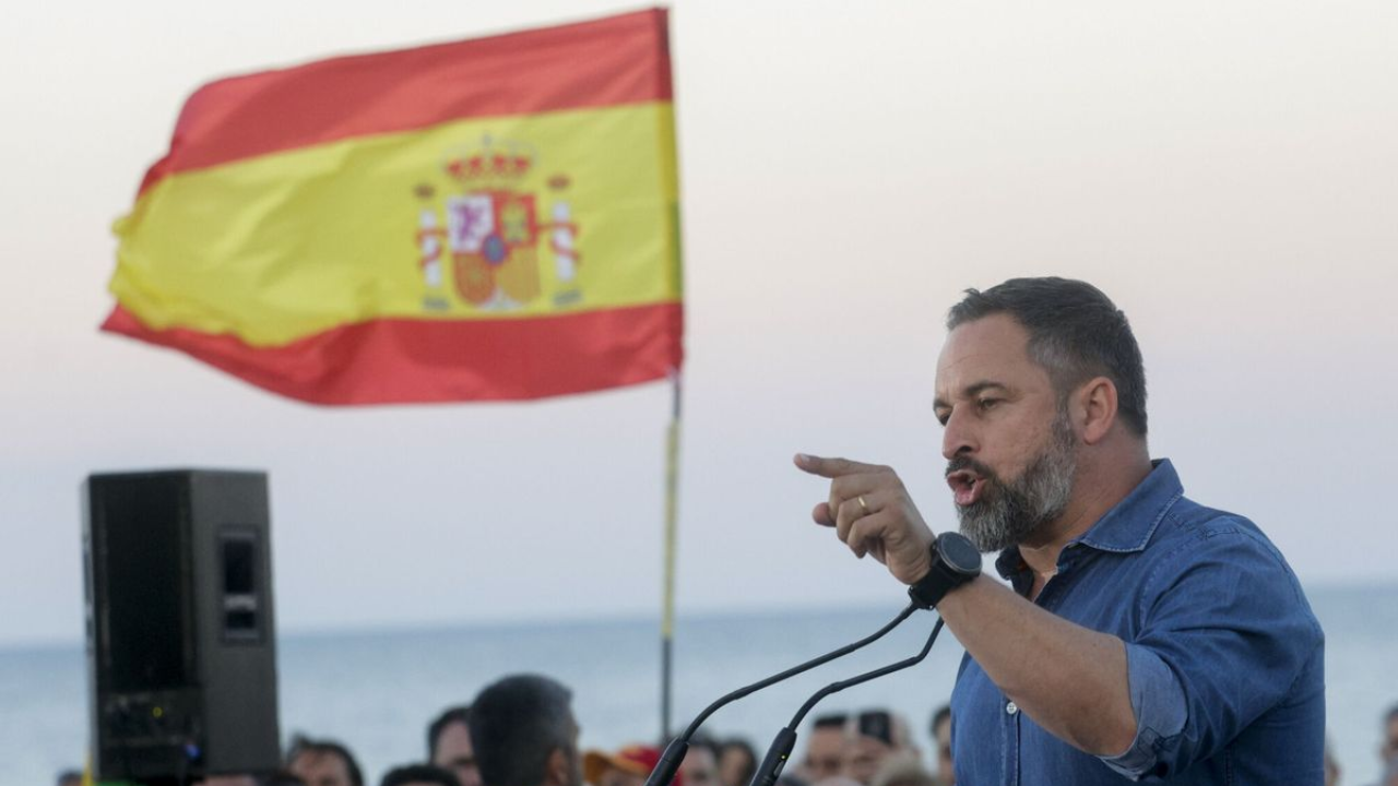 Santiago Abascal vuelve a señalar al bipartidismo PP-PSOE: «Imponen las mismas políticas y se han corrompido de la misma manera».