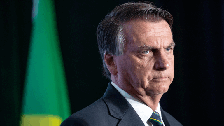 Sigue la persecución contra Bolsonaro