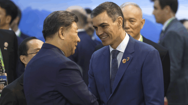 China elogia a Sánchez