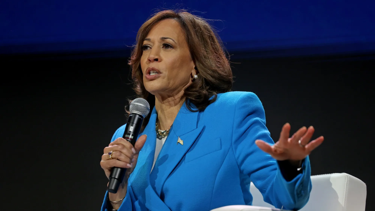 Propalestinos interrumpen la presentación del libro de Kamala Harris: «Tus manos están manchadas de sangre»