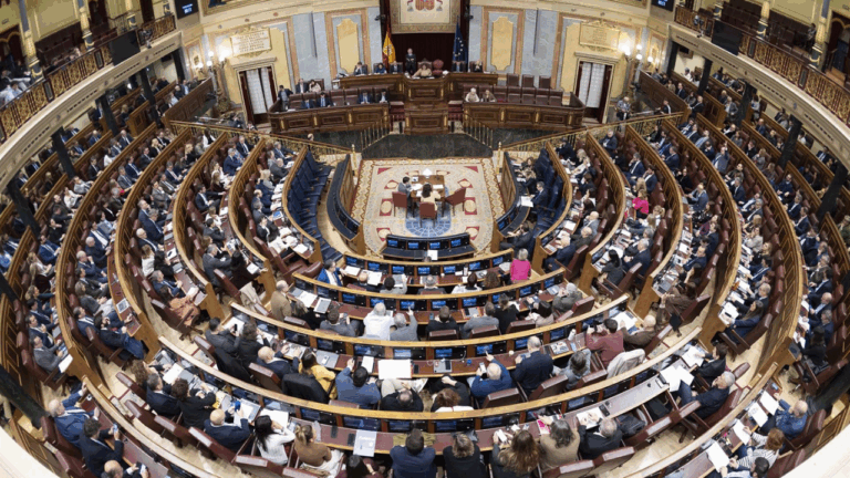 El Congreso expulsa a todos los medios pequeños