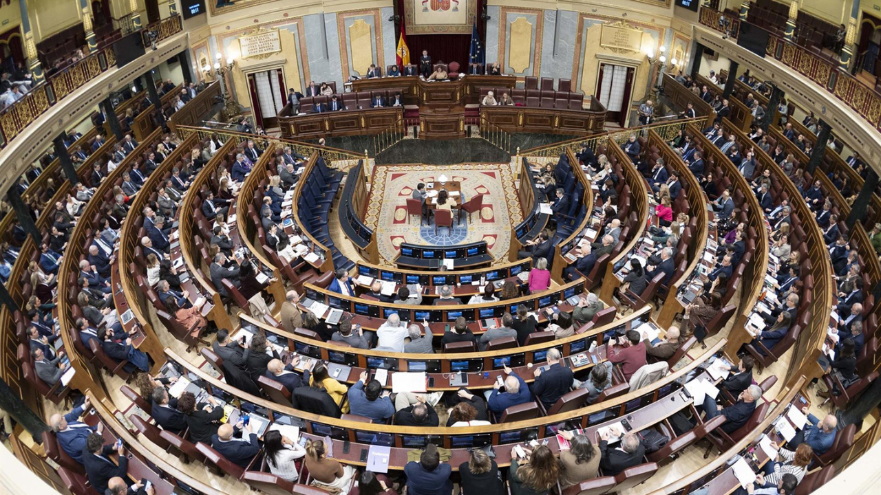 El Congreso expulsa a todos los medios pequeños