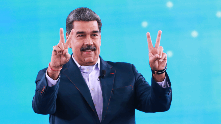 Nicolás Maduro se otorga poderes especiales