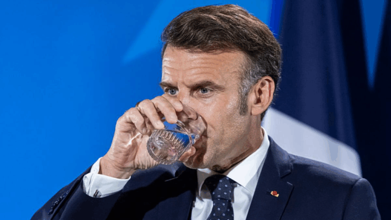 Se le agota el tiempo a Macron para encontrar un nuevo primer ministro
