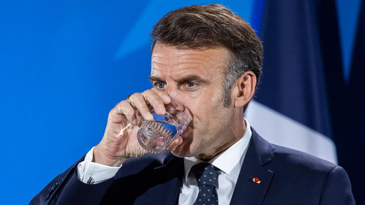 Se le agota el tiempo a Macron para encontrar un nuevo primer ministro