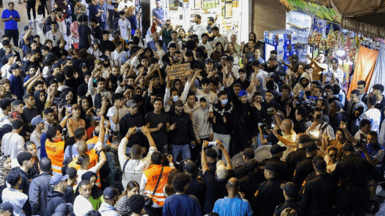 Las protestas en Marruecos ganan en intensidad y violencia con casi 300 heridos