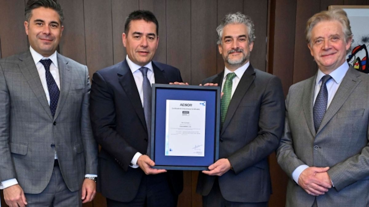 CaixaBank, primera entidad financiera en certificar su modelo de Acción Social con AENOR