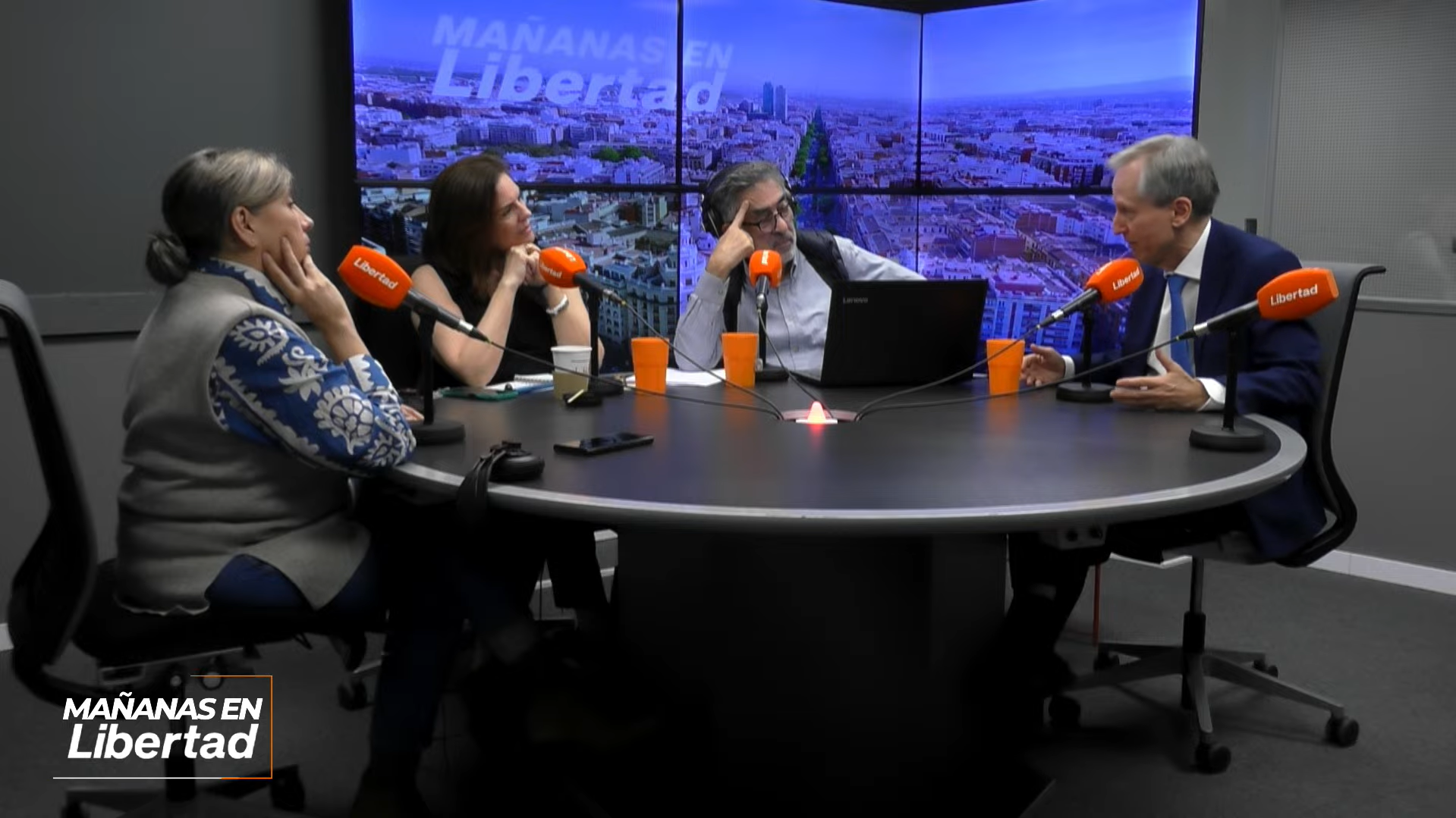 Contamos con Alejandro Macarrón y Carmen Álvarez Vela para hablar sobre que ha empezado una crisis en el PSOE andaluz.