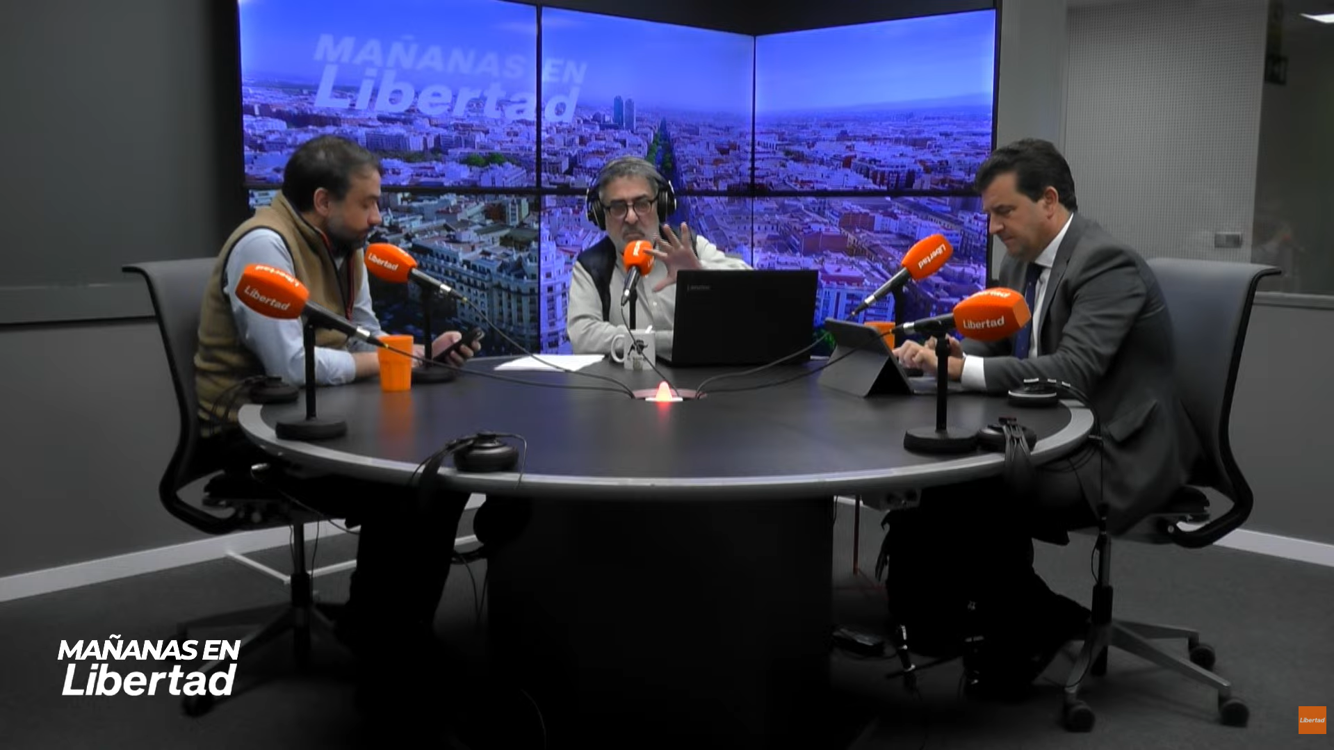 Luis del Pino ha ofrecido un análisis detallado sobre la actualidad política, destacando que han los socios del Gobierno reculan en su apoyo a Zapatero.