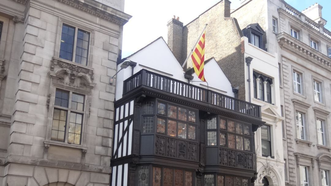 Vox pide cerrar las embajadas catalanas