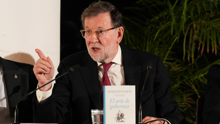 Rajoy dice que la selección de Francia juega "sin franceses"