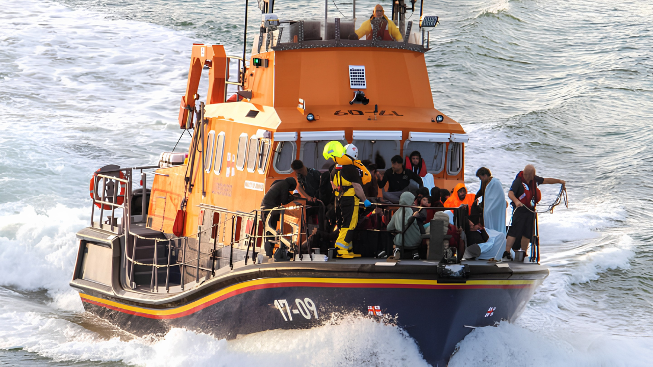 Reino Unido intercepta casi 600 inmigrantes ilegales en tres días