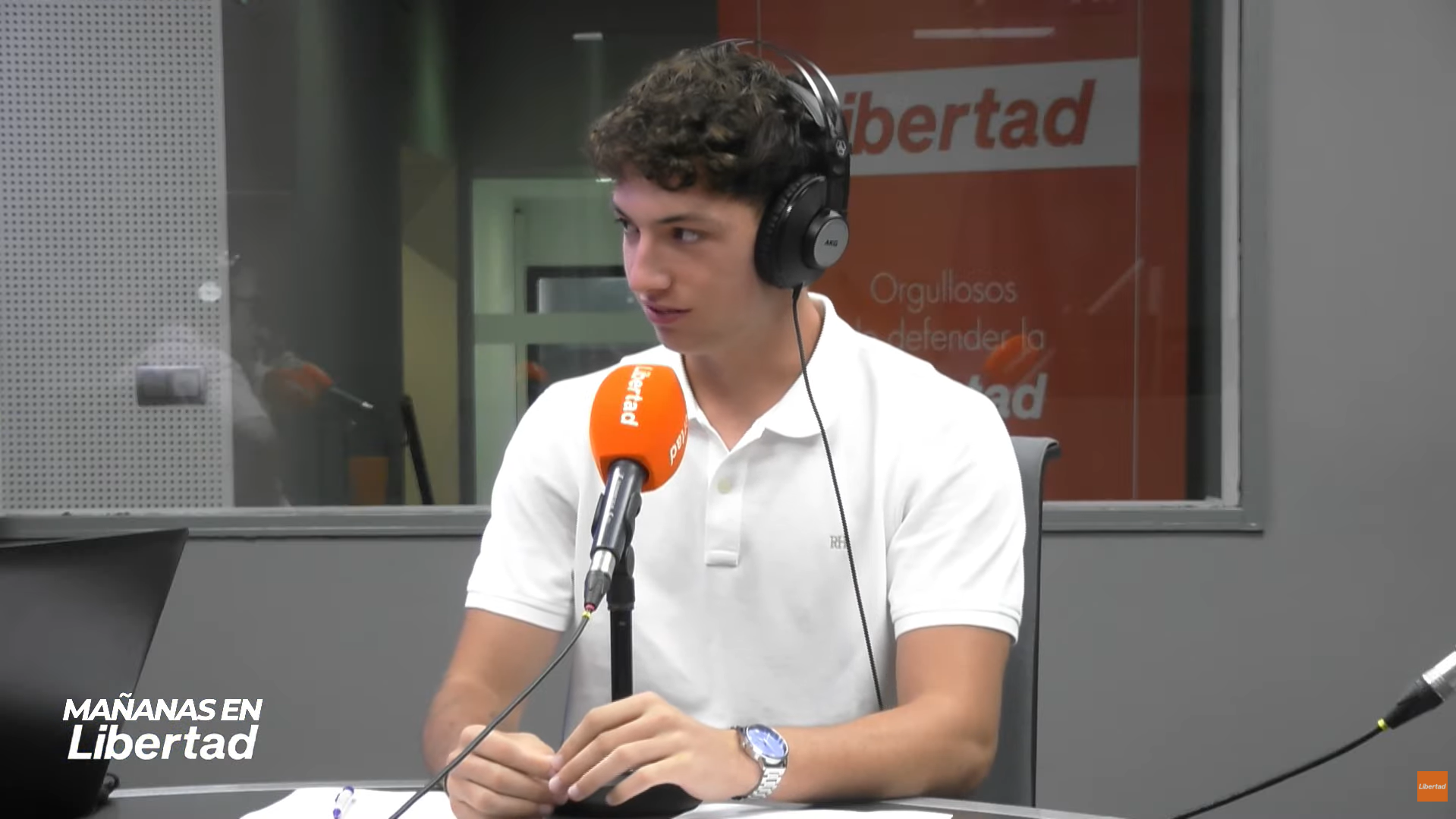 Sánchez compra 35.300 urnas
