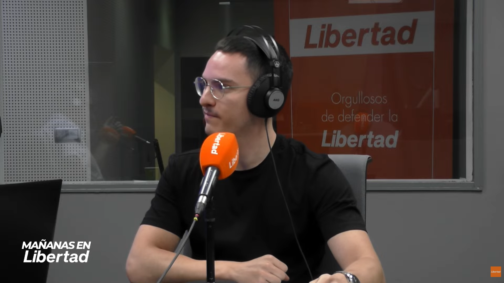 Juanma Moreno y Pedro Sánchez tiran balones fuera en el incendio de Almería