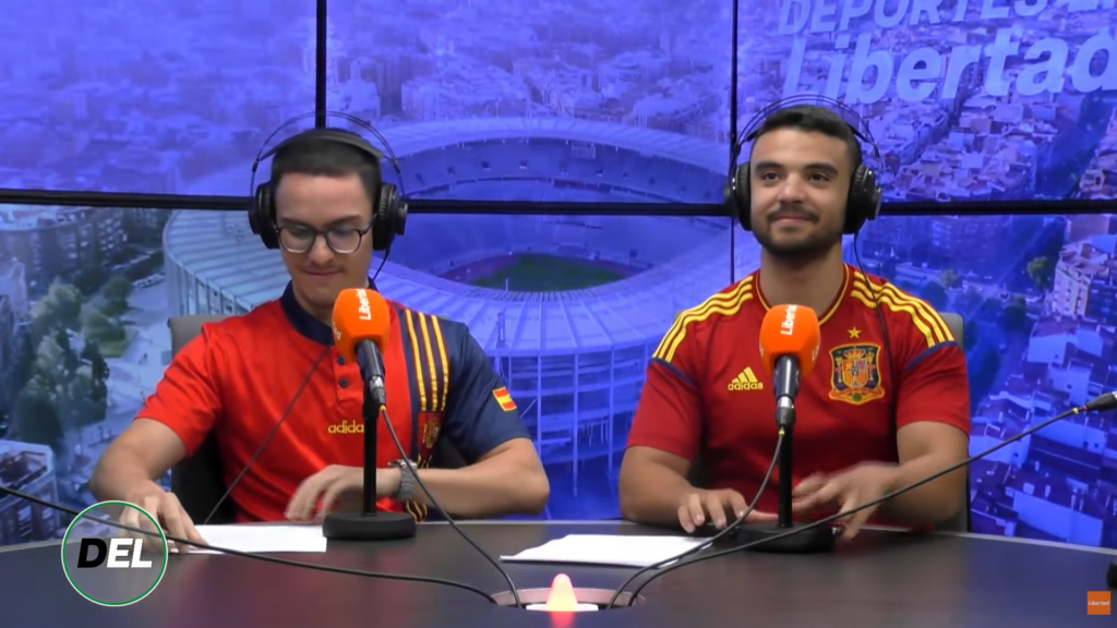 DEL | España da una clase de fútbol y ya está en la final