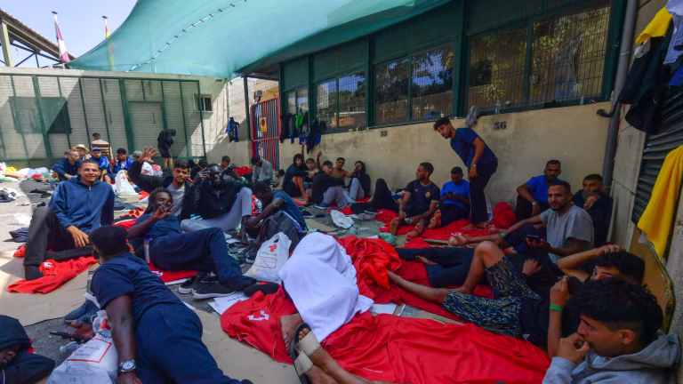 Más de 1.000 inmigrantes llegan a Ceuta en una semana y desbordan los recursos de acogida