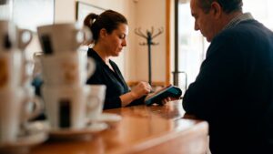 Seis de cada diez comercios clientes de BBVA en España ya simplifican sus cobros con el TPV Android