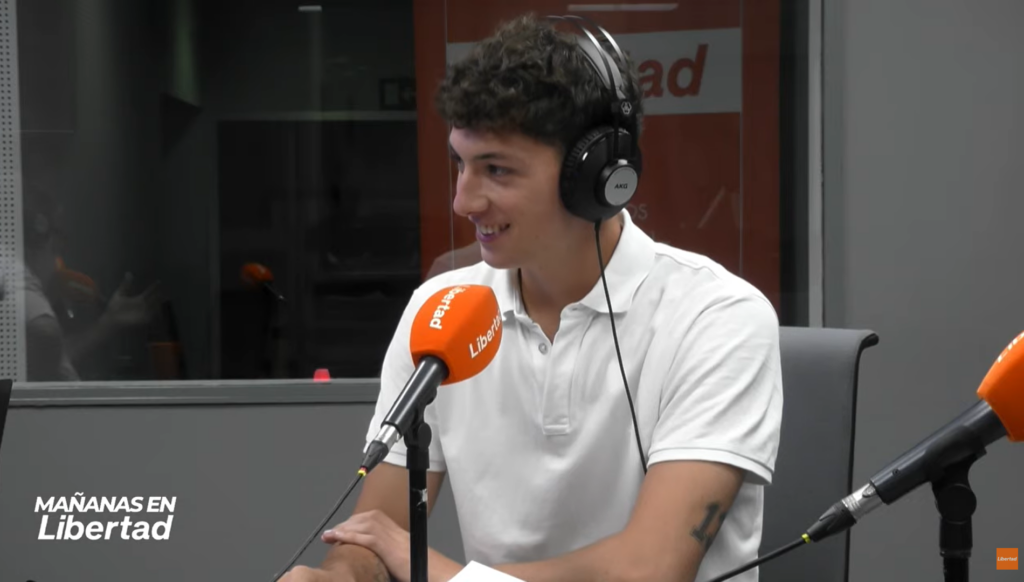 Abucheos e insultos a Mónica García