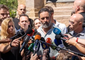 Abascal acusa a Marruecos y al Gobierno de permitir la crisis migratoria en Ceuta
